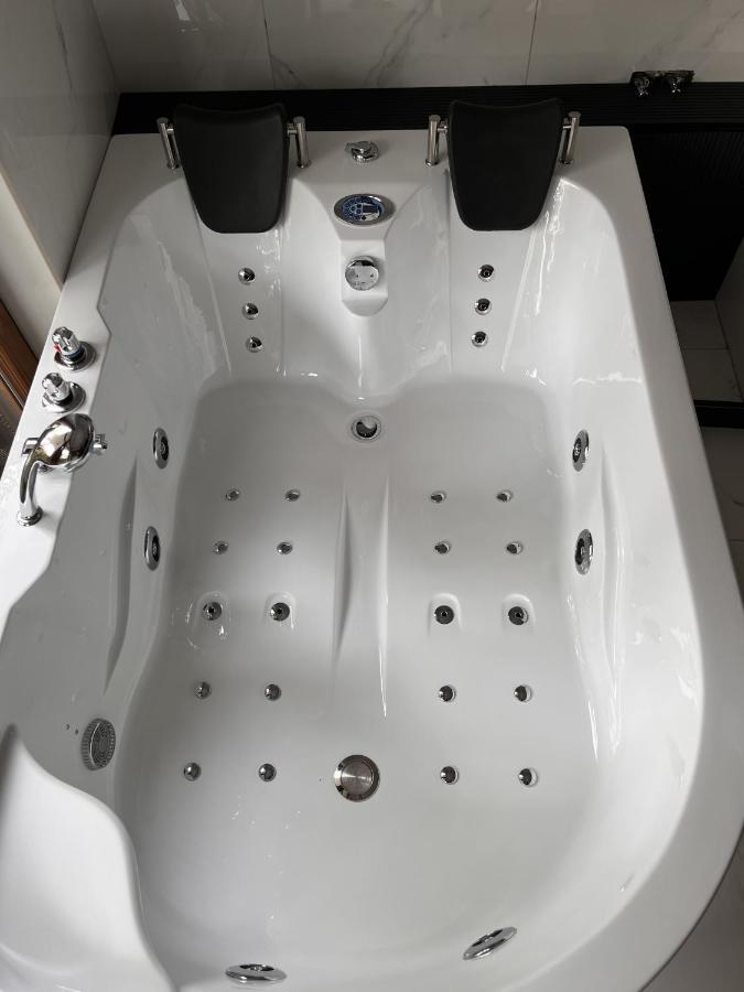 Jacuzzi Rakowicka Top Apartments Krasków Εξωτερικό φωτογραφία